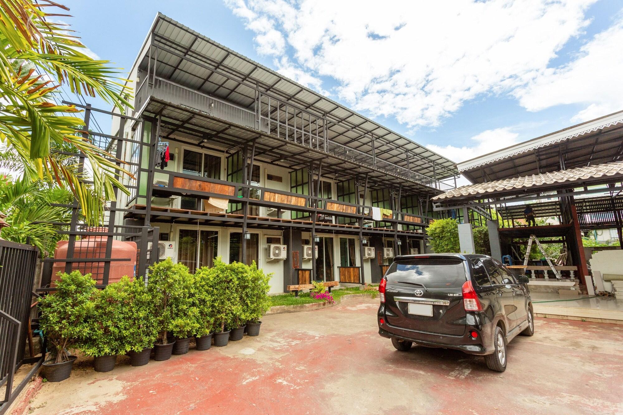 Capital O 1051 Pagoda House Chiang Mai Exterior photo